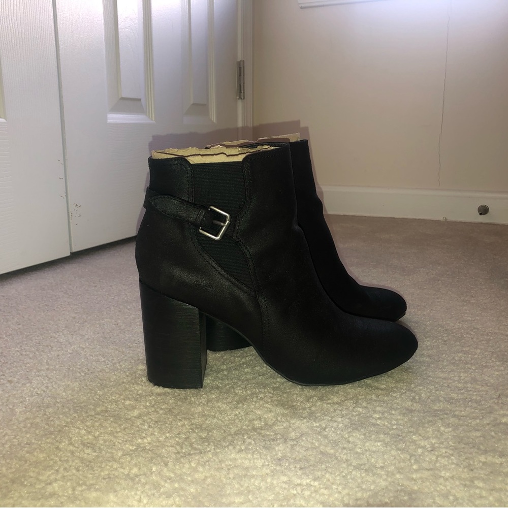 High heeled booties